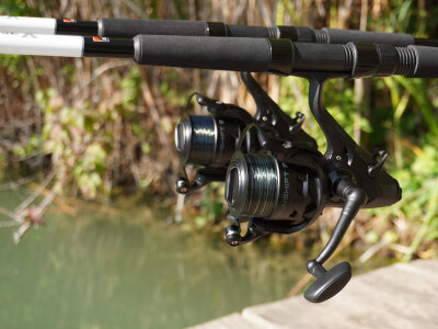 Fischzeux Freilauf Karpfenset 2x Base-X Carp 3 lbs + 2x Runshift 3L FS 3,00 m